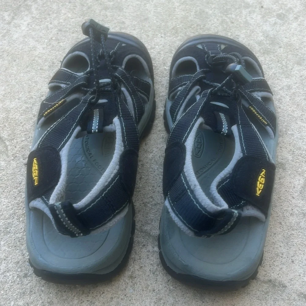 KEEN Newport H2 Closed Toe Black Water Sandal Women's Size 6